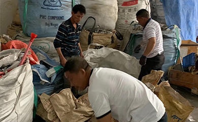 91麻豆产精品久久久久久金属工作场景